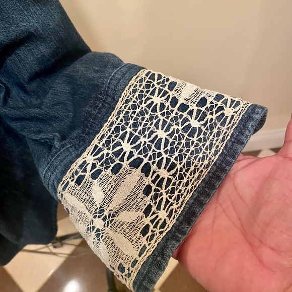 Lands End denim top. Vintage lace added to cuff. Size 14 - Picture 3 of 12